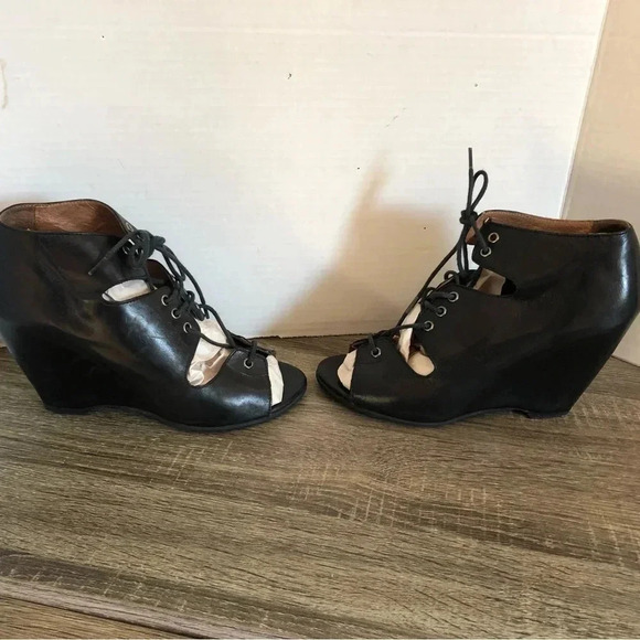 Locale Wedge  Leather Sandals - Picture 7 of 12